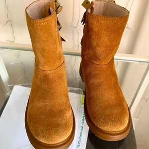 Girls Ugg boots size 13